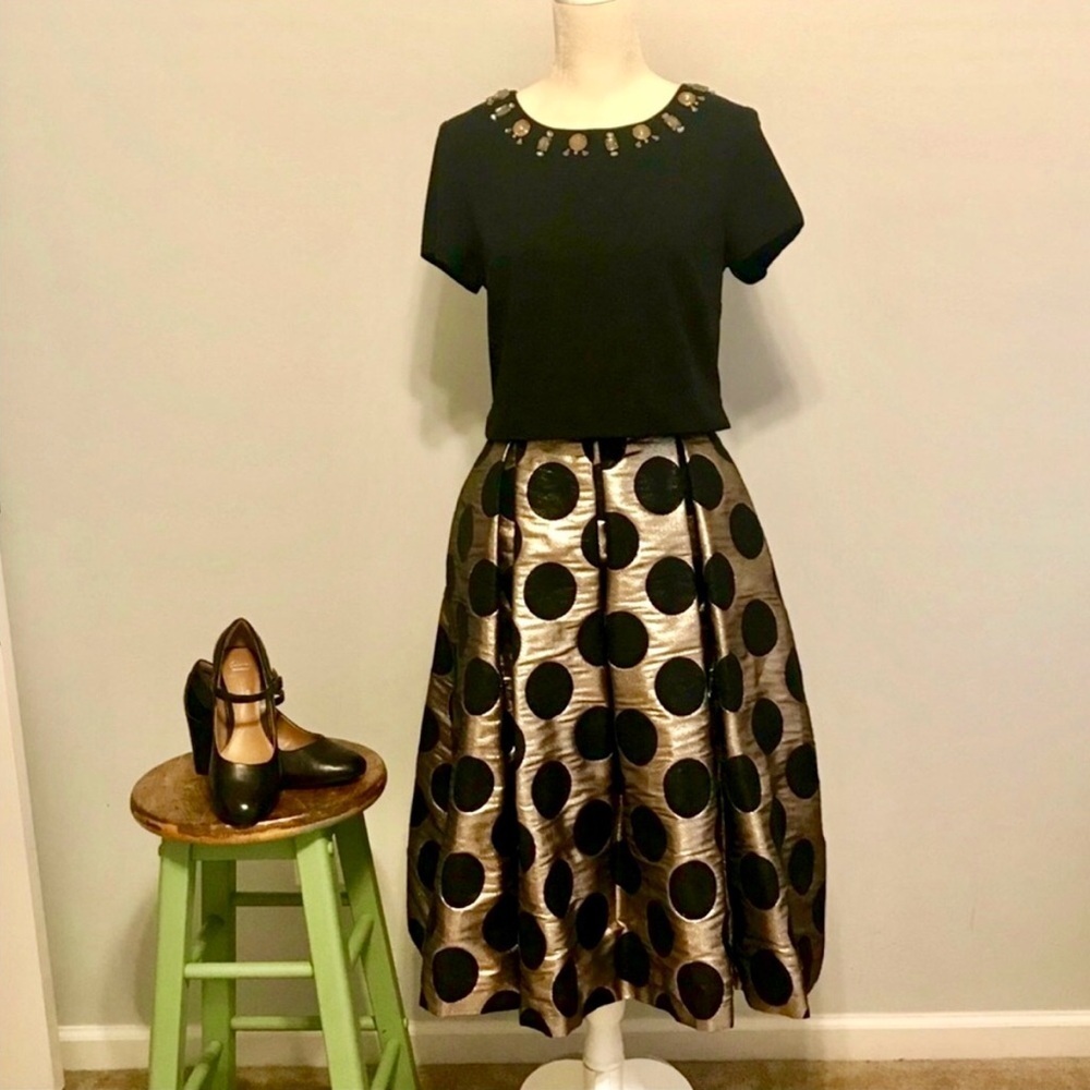 Black and gold skirt and crop top